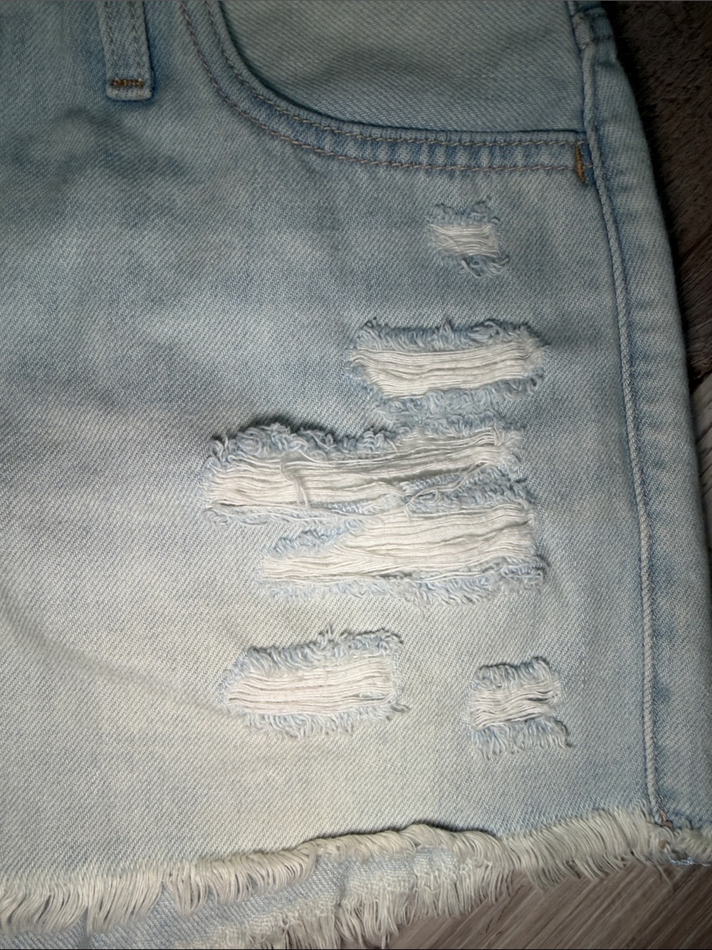 Hollister High-Rise Mom 3’ Light Blue Distressed Denim Shorts - Size 7/w28 - Picture 3 of 11